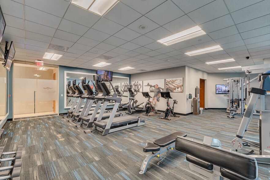 More Photos Of 16000 N Dallas Pky, Dallas Office For Lease