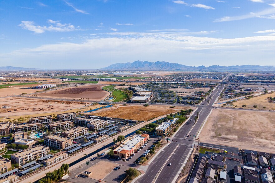 More Photos Of 2403 N Pebble Creek Pkwy, Goodyear General Retail For Lease