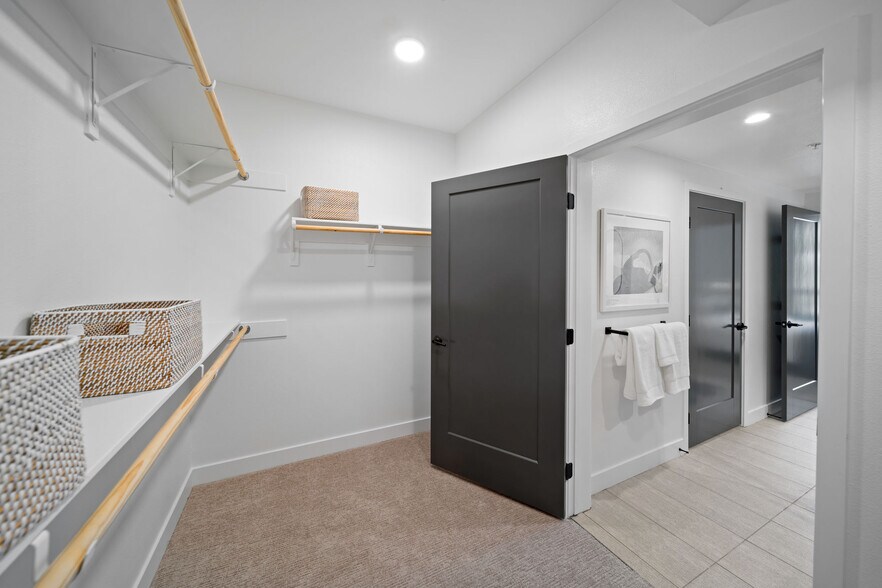 More Photos Of 585 Anton Blvd, Costa Mesa Apartments For Lease