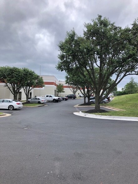 More Photos Of 22923 Quicksilver Dr, Sterling Warehouse For Lease