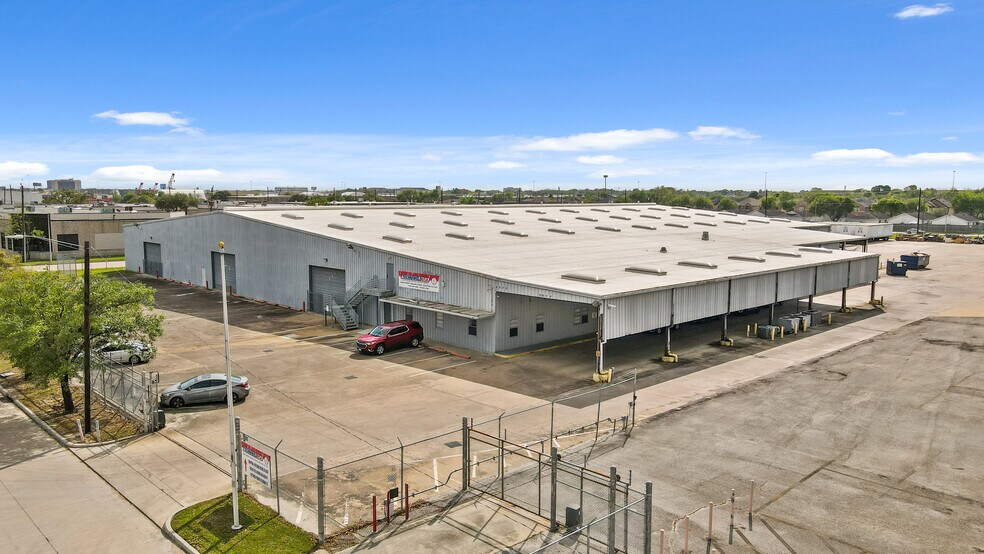 More Photos Of 5800 Surrey Square St, Houston Distribution For Lease