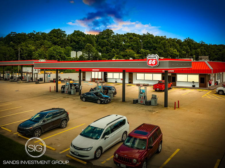 Primary Photo Of 14081 Highway 60, Cabool Service Station For Sale