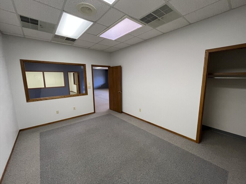 More Photos Of 115 E Conant St, Portage Office For Sale