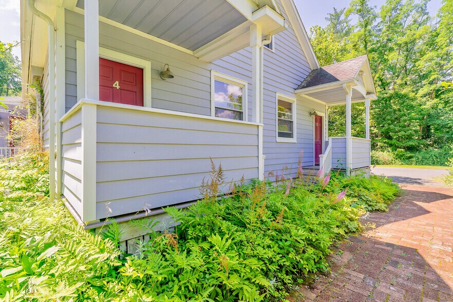 More Photos Of 5355 NY-212 Rt, Mount Tremper Hotel For Sale
