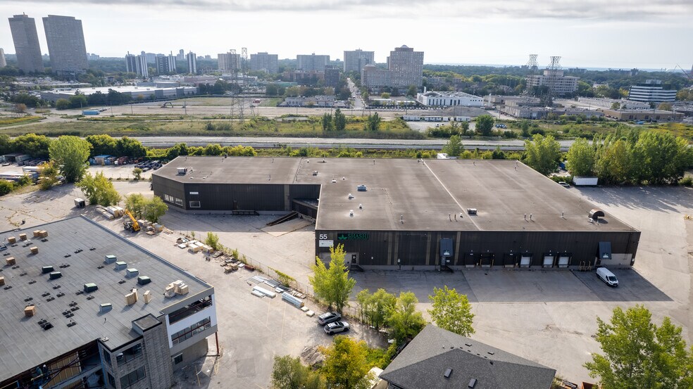 More Photos Of 55 Esandar Dr, Toronto Warehouse For Lease