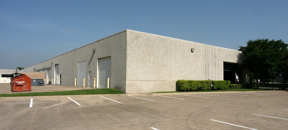 More Photos Of 11110-11120 Grader St, Dallas Warehouse For Lease
