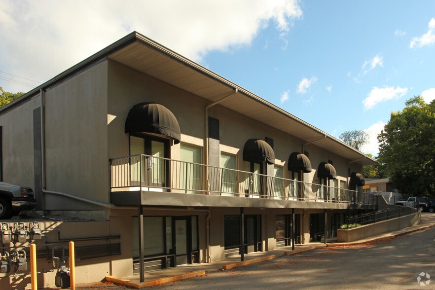 More Photos Of 2908 Brownsboro Rd, Louisville Office For Lease