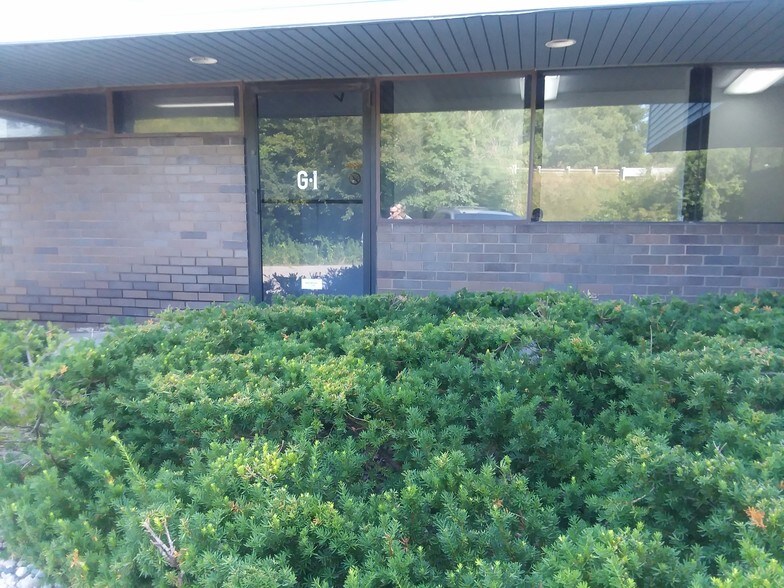 Primary Photo Of 1012 Professional Dr, Flint Office For Lease