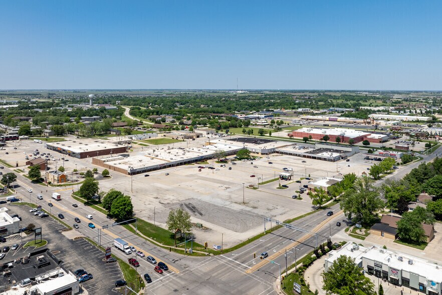 More Photos Of 229 Mattis Ave, Champaign Storefront For Lease