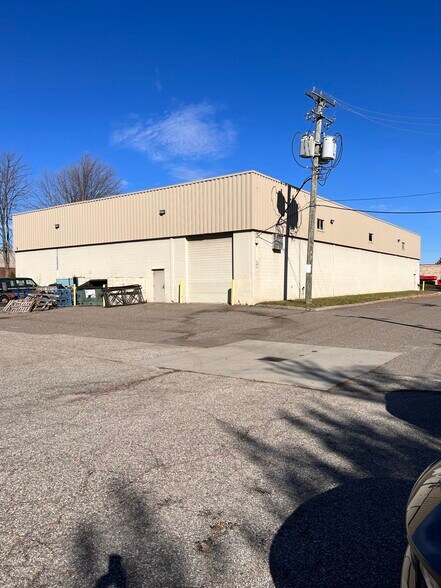 More Photos Of 43555 Utica Rd, Sterling Heights Warehouse For Lease