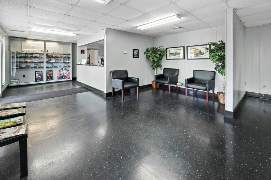 More Photos Of 3237 W Bay St, Savannah Warehouse For Sale