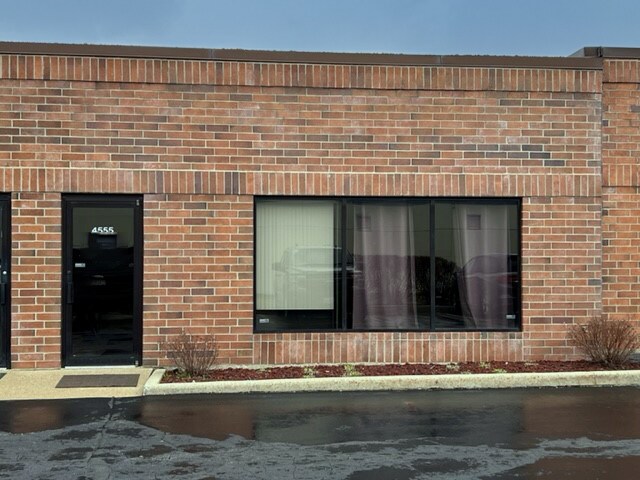 More Photos Of 4511-4569 Prime Pky, Mchenry Warehouse For Lease