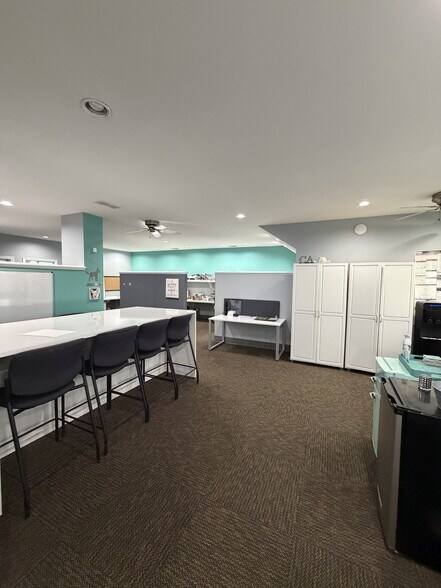 More Photos Of 9810 Westpoint Dr, Indianapolis Office For Lease