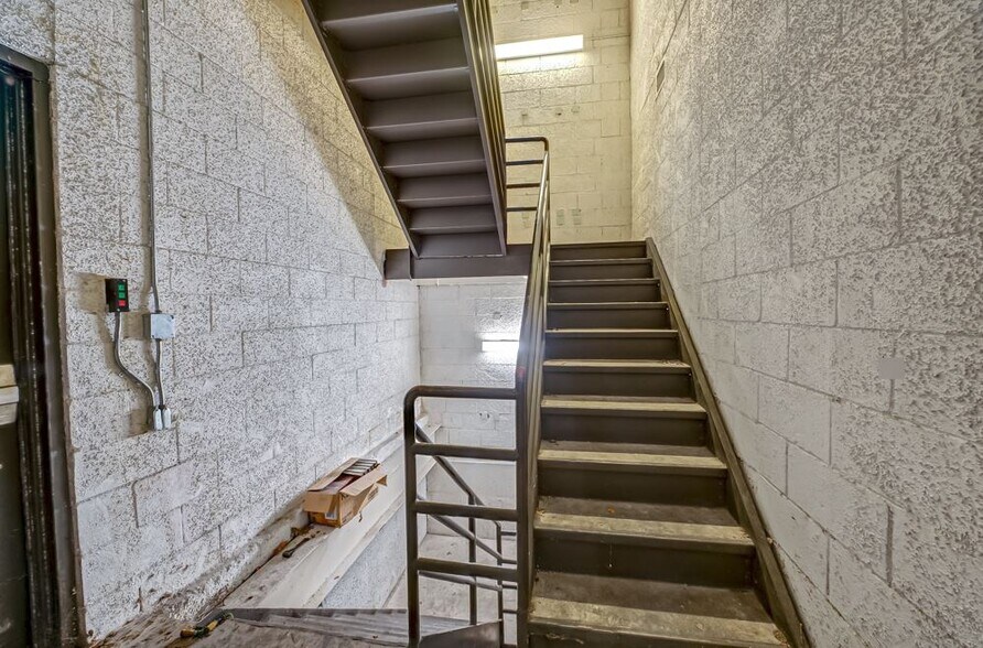 More Photos Of 185 Route 109, West Babylon Warehouse For Sale