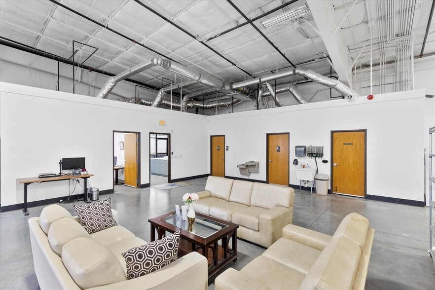 More Photos Of 820 S Central Expy, Anna Warehouse For Sale