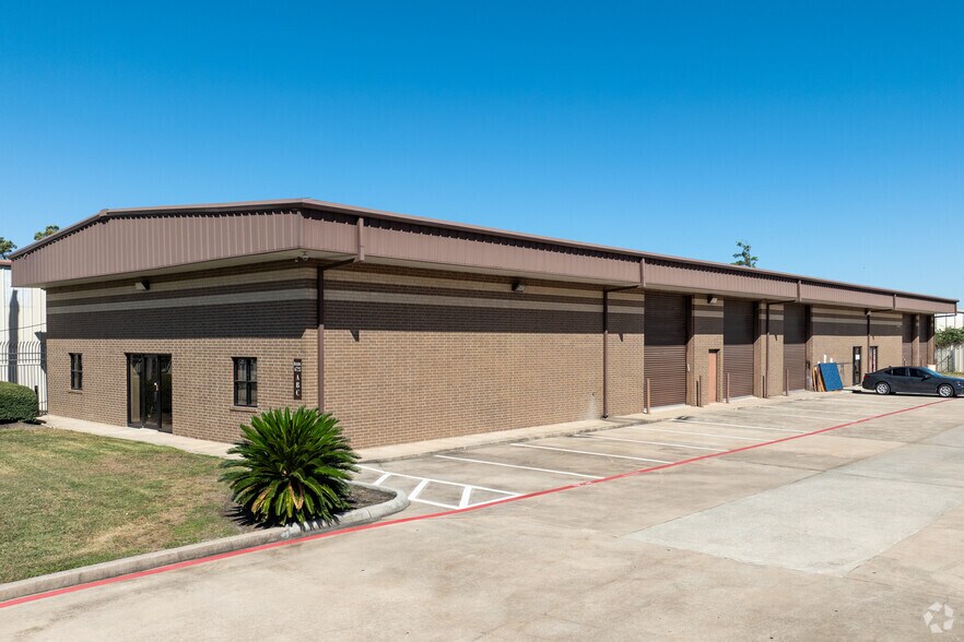 More Photos Of 6743 Theall Rd, Houston Unknown For Lease