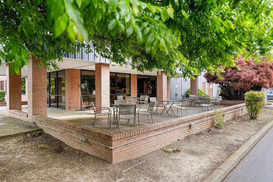 More Photos Of 1852 Fescue St SE, Albany Office For Sale