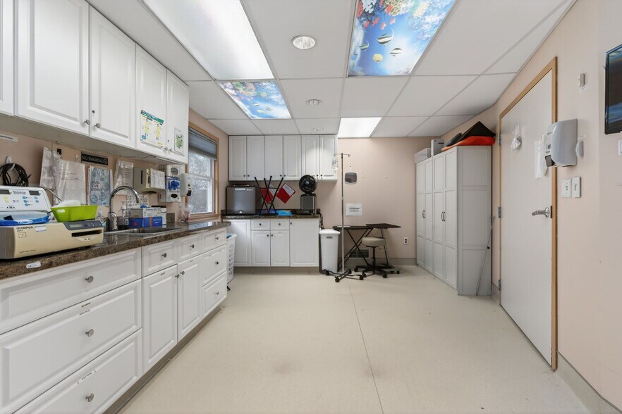 More Photos Of 301 Hurley Ave, Kingston Office For Sale
