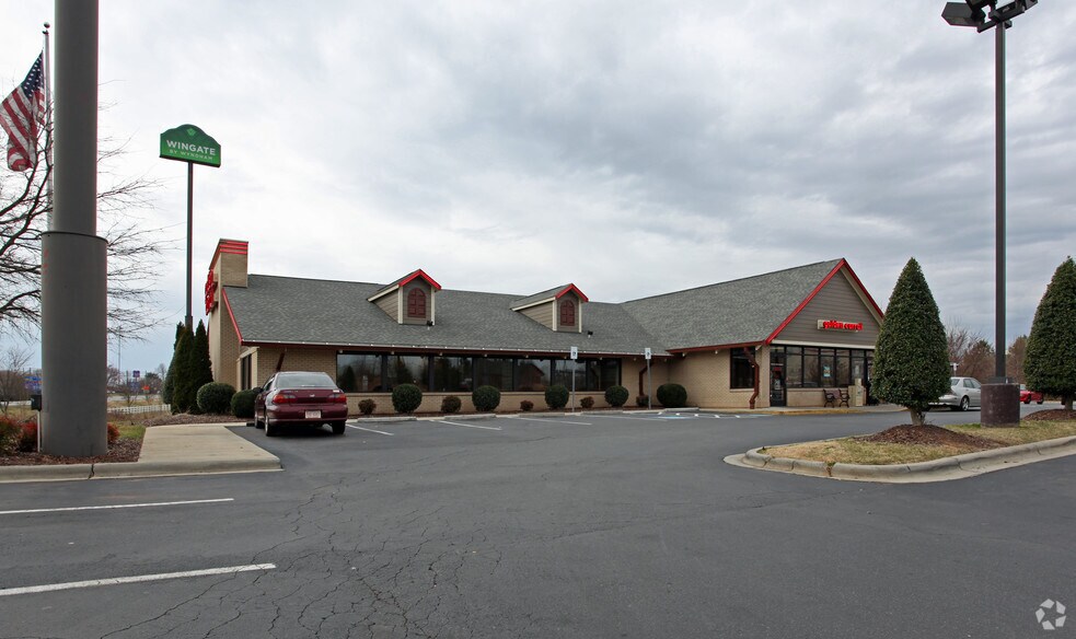 More Photos Of 120 Gallery Center Dr, Mooresville Restaurant For Sale