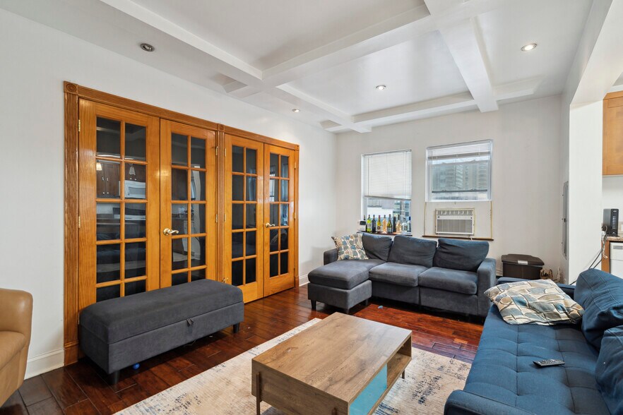 More Photos Of 23-25 S 19th St, Philadelphia Storefront Retail Office For Sale