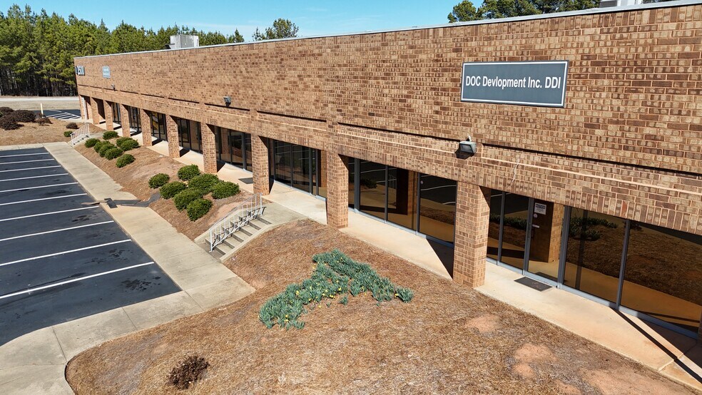 More Photos Of 2500 Park Central Blvd, Decatur Distribution For Lease