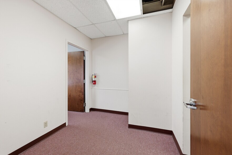 More Photos Of 4074 Hoover Rd, Grove City Office For Lease
