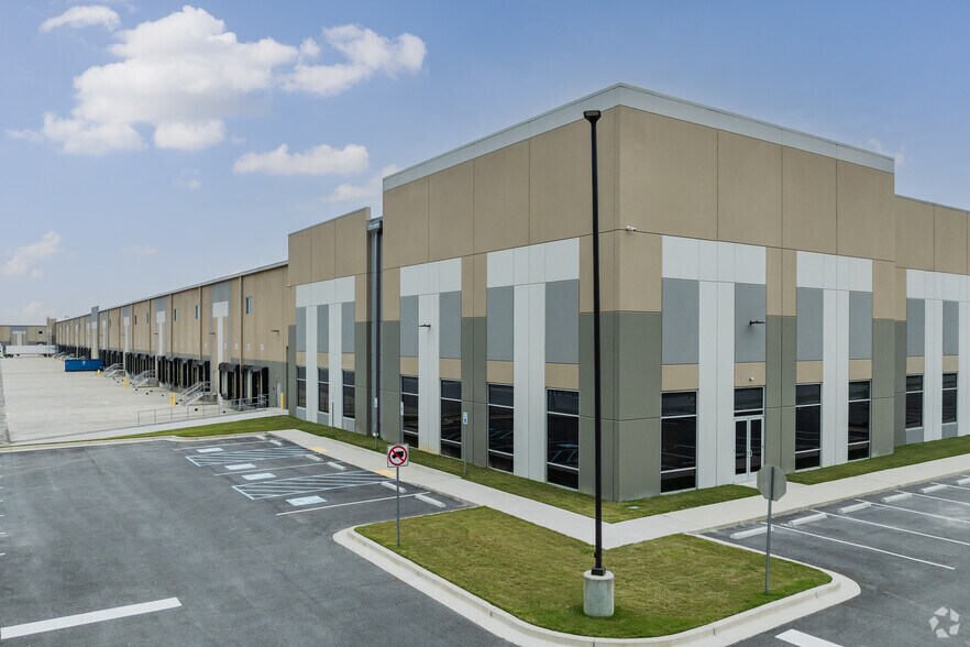 More Photos Of 369 N Cypress Dr, Summerville Warehouse For Lease