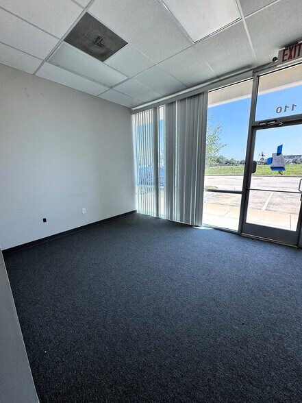 More Photos Of 320 Mason Creek Dr, Katy Warehouse For Lease