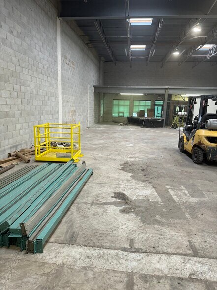 More Photos Of 8404 S Wilmette Ave, Darien Light Manufacturing For Lease