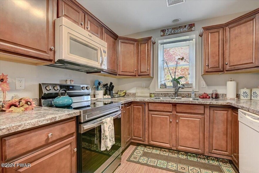 More Photos Of 186 Ledgedale Rd, Lake Ariel Apartments For Sale