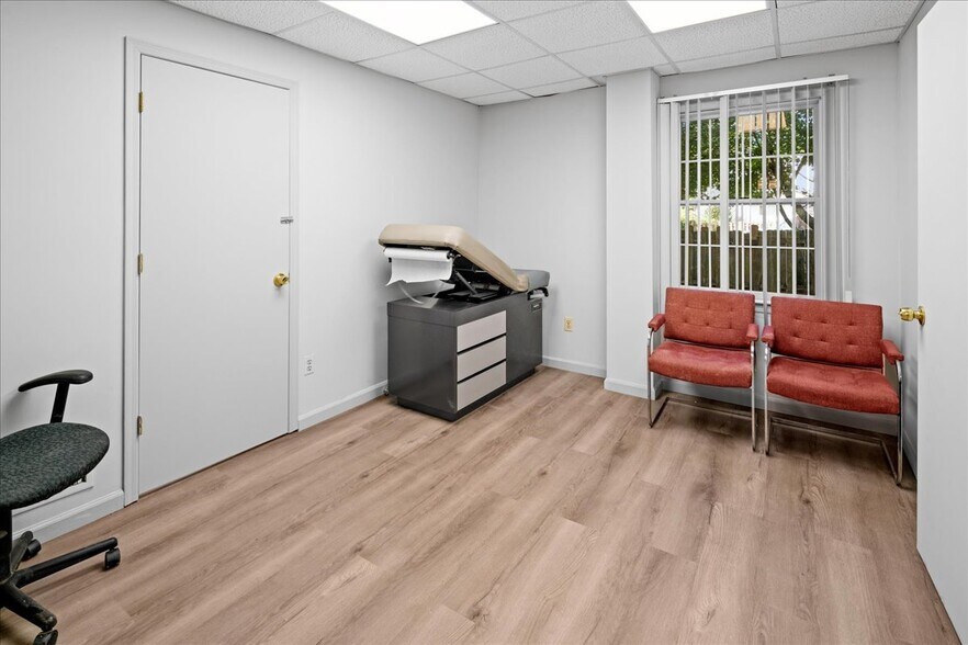 More Photos Of 5 Mountain Blvd, Warren Office For Lease