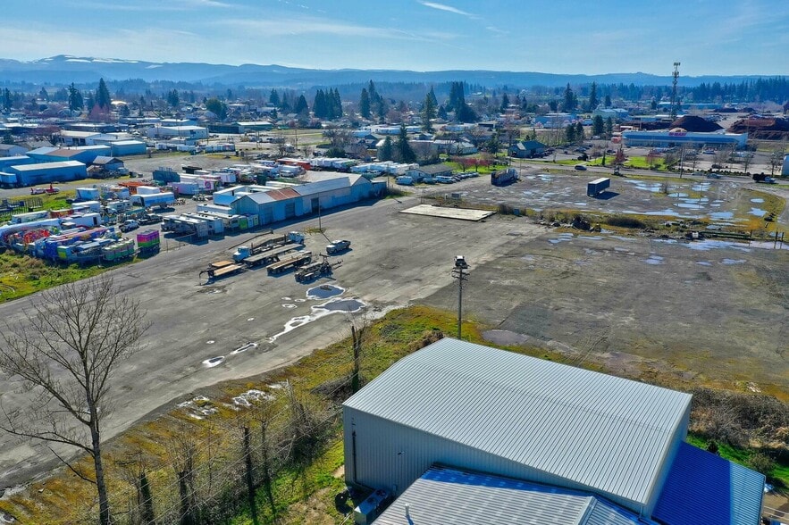 More Photos Of 535 W Main St, Molalla Warehouse For Lease