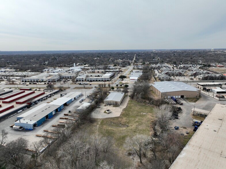 More Photos Of 902 N McDonald St, McKinney Industrial For Lease