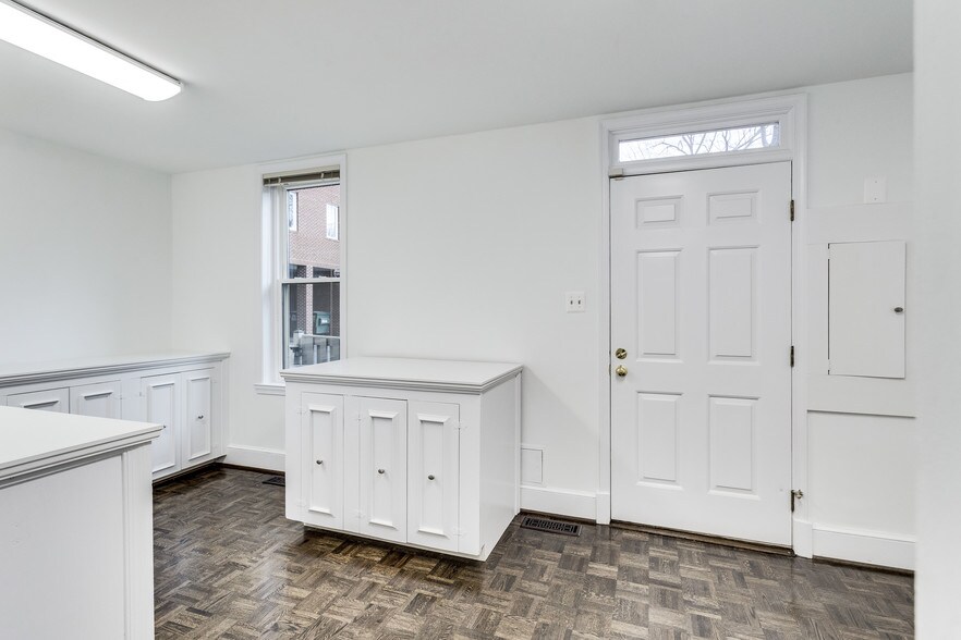 More Photos Of 123 N Henry St, Alexandria Office For Lease