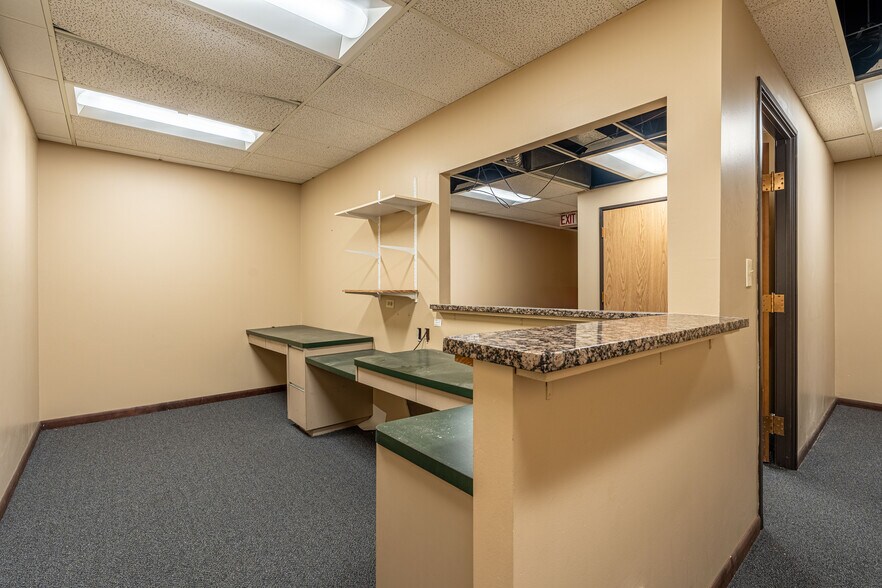 More Photos Of 9301 Golf Rd, Des Plaines Medical For Lease