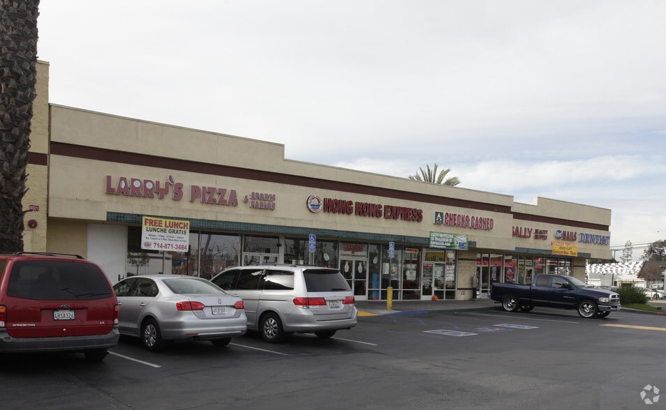 More Photos Of 926-942 W Orangethorpe Ave, Fullerton General Retail For Lease