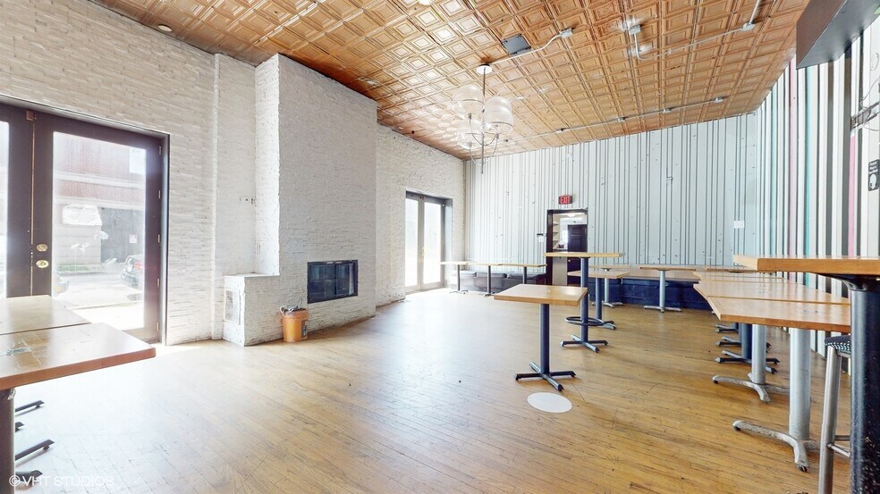 More Photos Of 2500 N Ashland Ave, Chicago Restaurant For Lease