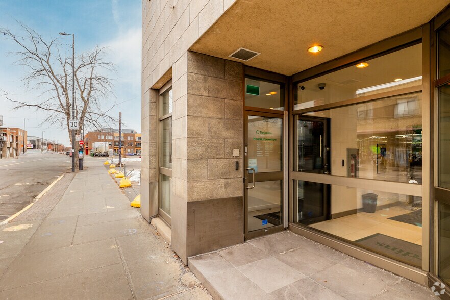 More Photos Of 3250 Rue Masson, Montréal Storefront Retail Office For Sale