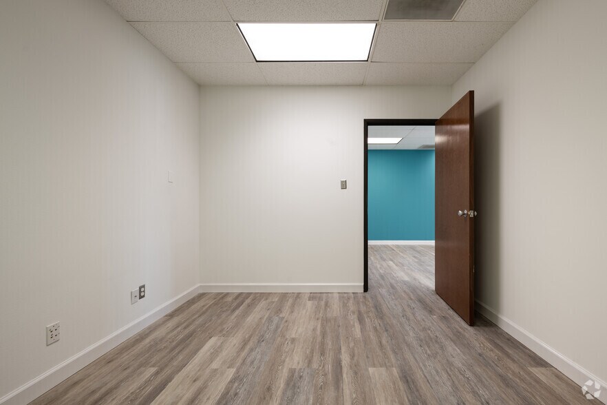 More Photos Of 11300 N Central Expy, Dallas Office For Lease