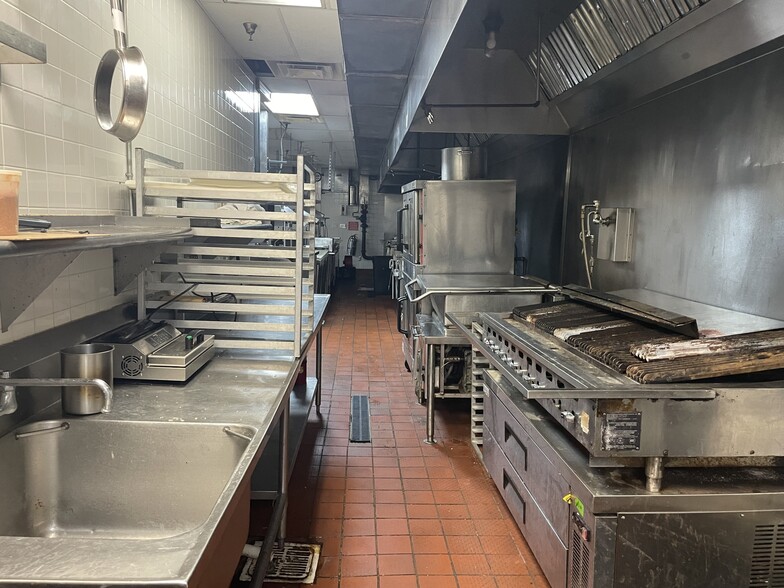 More Photos Of 905 E Gregory St, Pensacola Restaurant For Sale