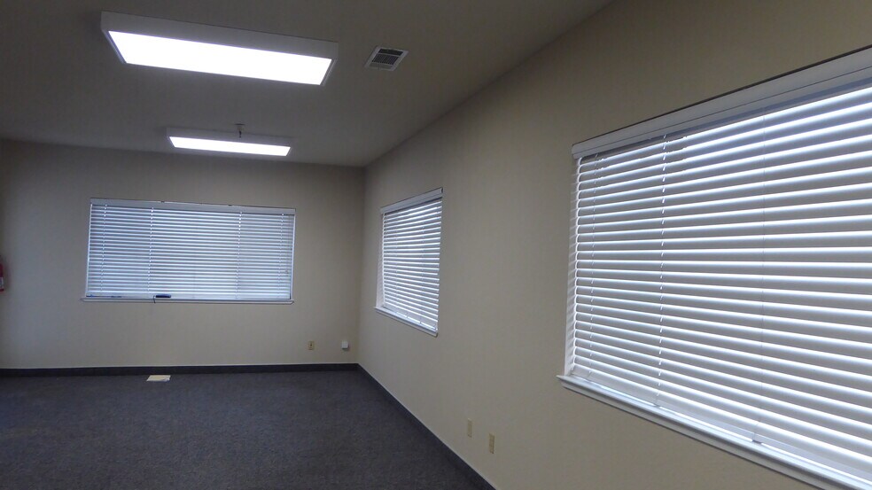 More Photos Of 40 Union Way, Vacaville Warehouse For Lease