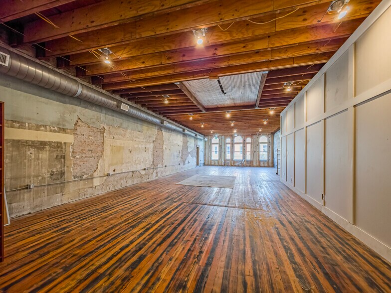 More Photos Of 134 N Patterson St, Valdosta Storefront Retail Office For Sale