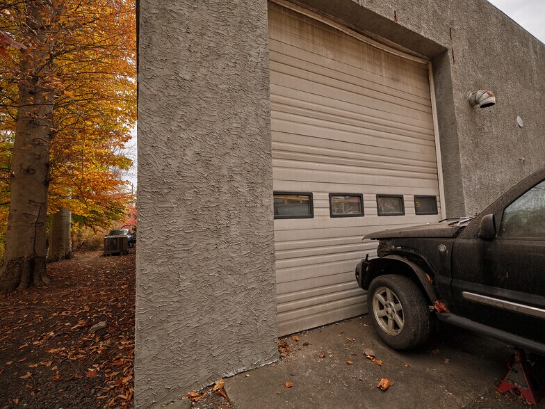 More Photos Of 522 Bustleton Pike, Churchville Auto Repair For Sale