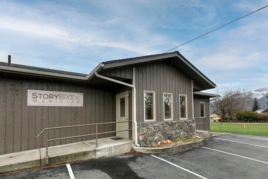 More Photos Of 401 W Main St, Stevensville Medical For Sale