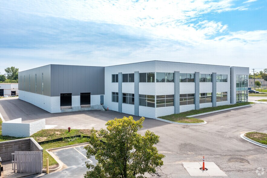 More Photos Of 49250 West Rd, Wixom Showroom For Lease