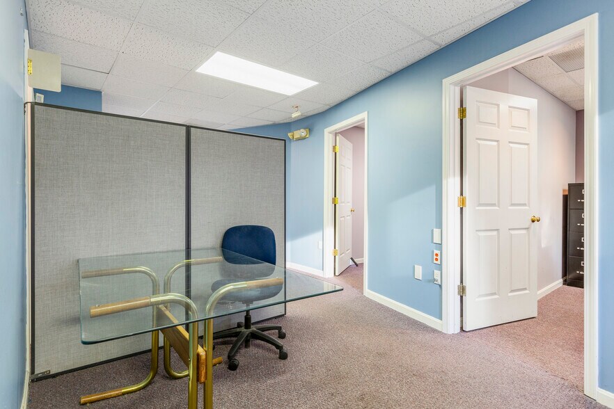 More Photos Of 3044 Breckenridge Ln, Louisville Office Residential For Sale