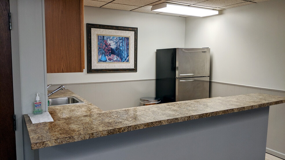 More Photos Of 400 N Woodlawn St, Wichita Office For Lease