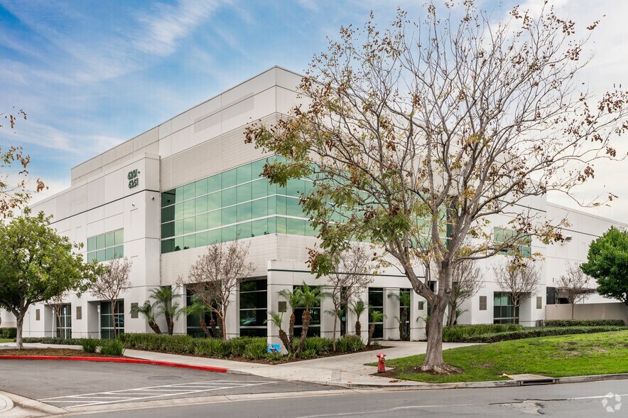 More Photos Of 6201-6251 Knott Ave, Buena Park Warehouse For Lease