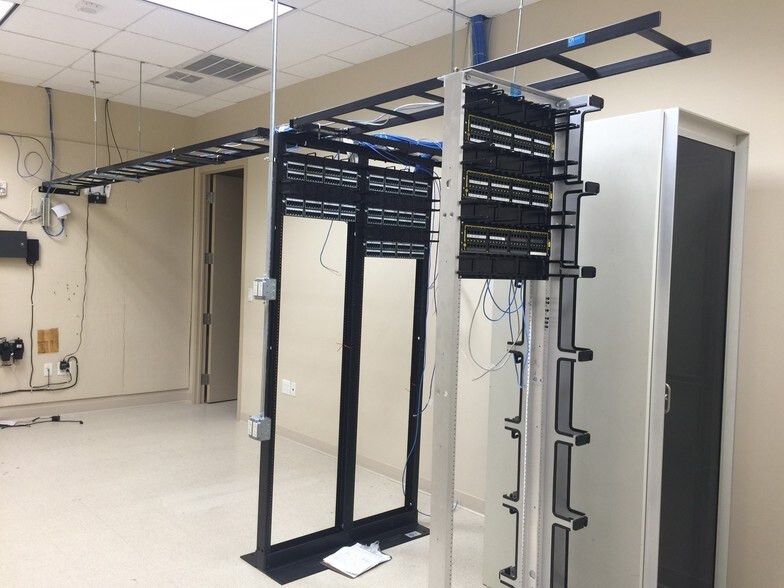 More Photos Of 4170 Lafayette Center Dr, Chantilly Light Distribution For Lease