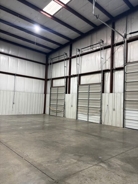 More Photos Of 9708 NW 6th St, Oklahoma City Distribution For Lease
